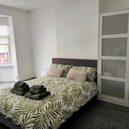 Wentworth Road Accomodation Донкастър Екстериор снимка