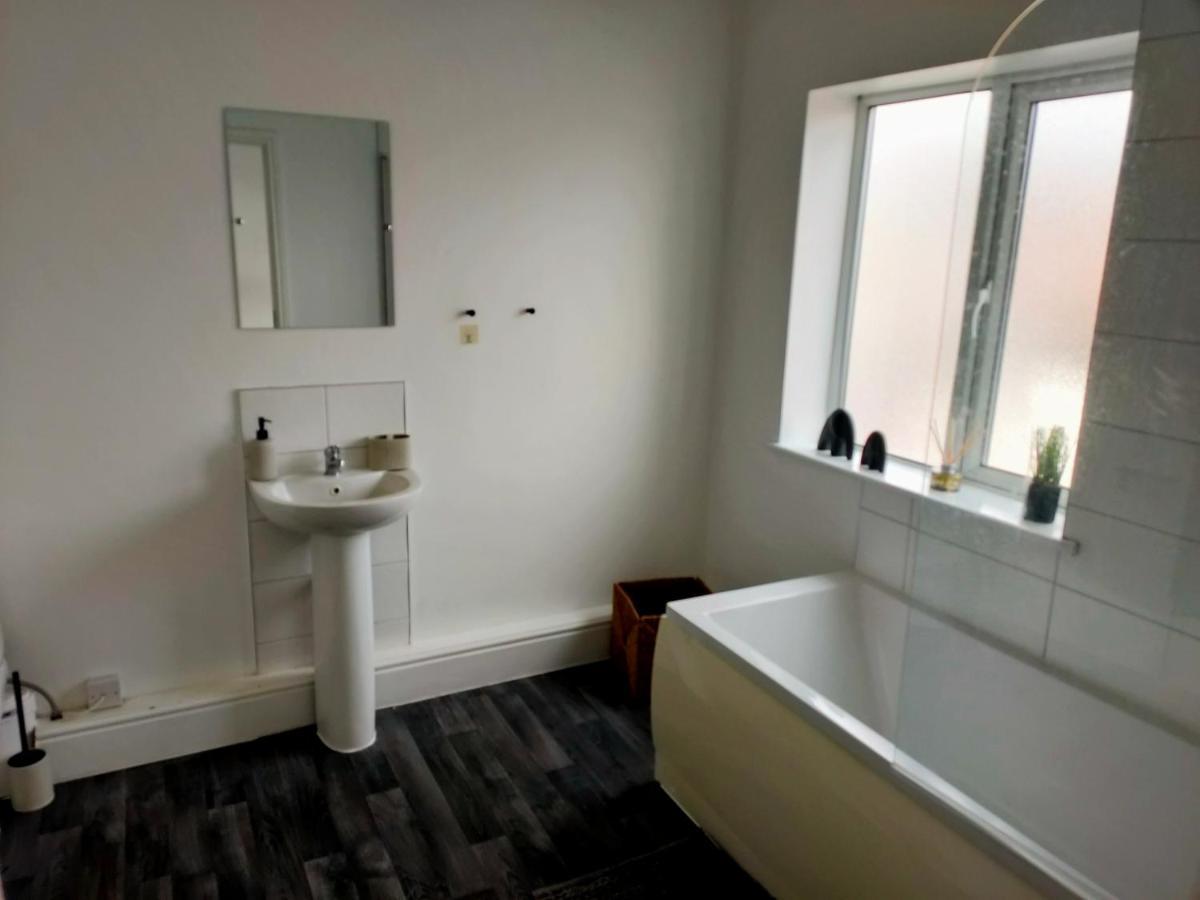 Wentworth Road Accomodation Донкастър Екстериор снимка