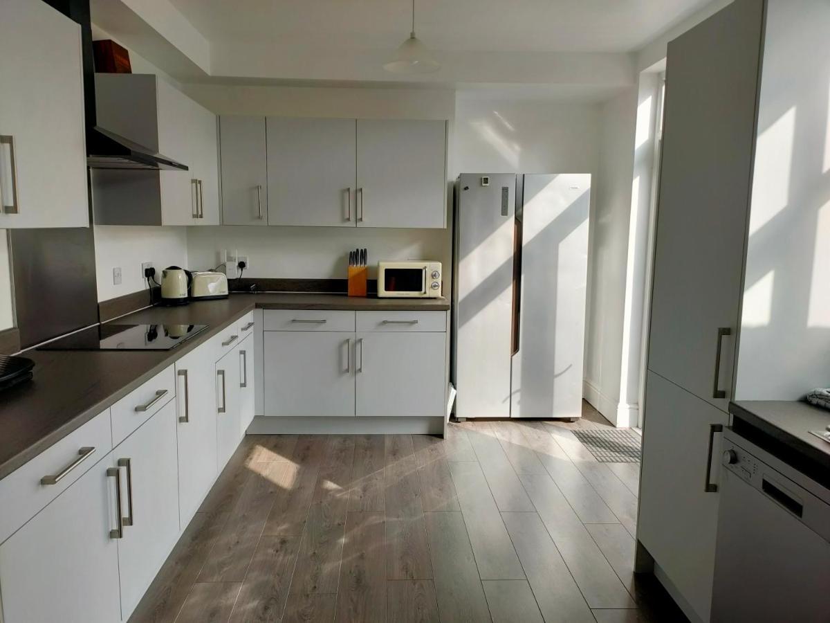 Wentworth Road Accomodation Донкастър Екстериор снимка
