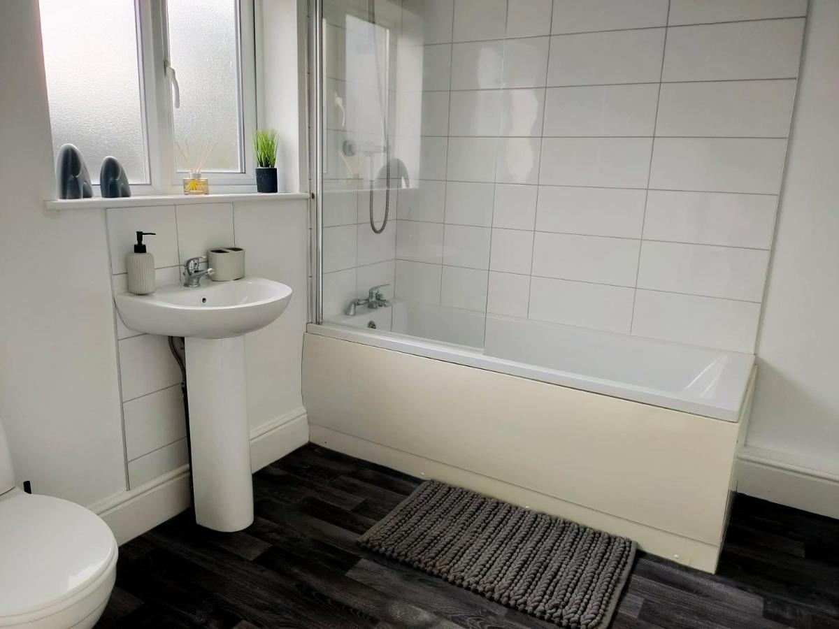 Wentworth Road Accomodation Донкастър Екстериор снимка