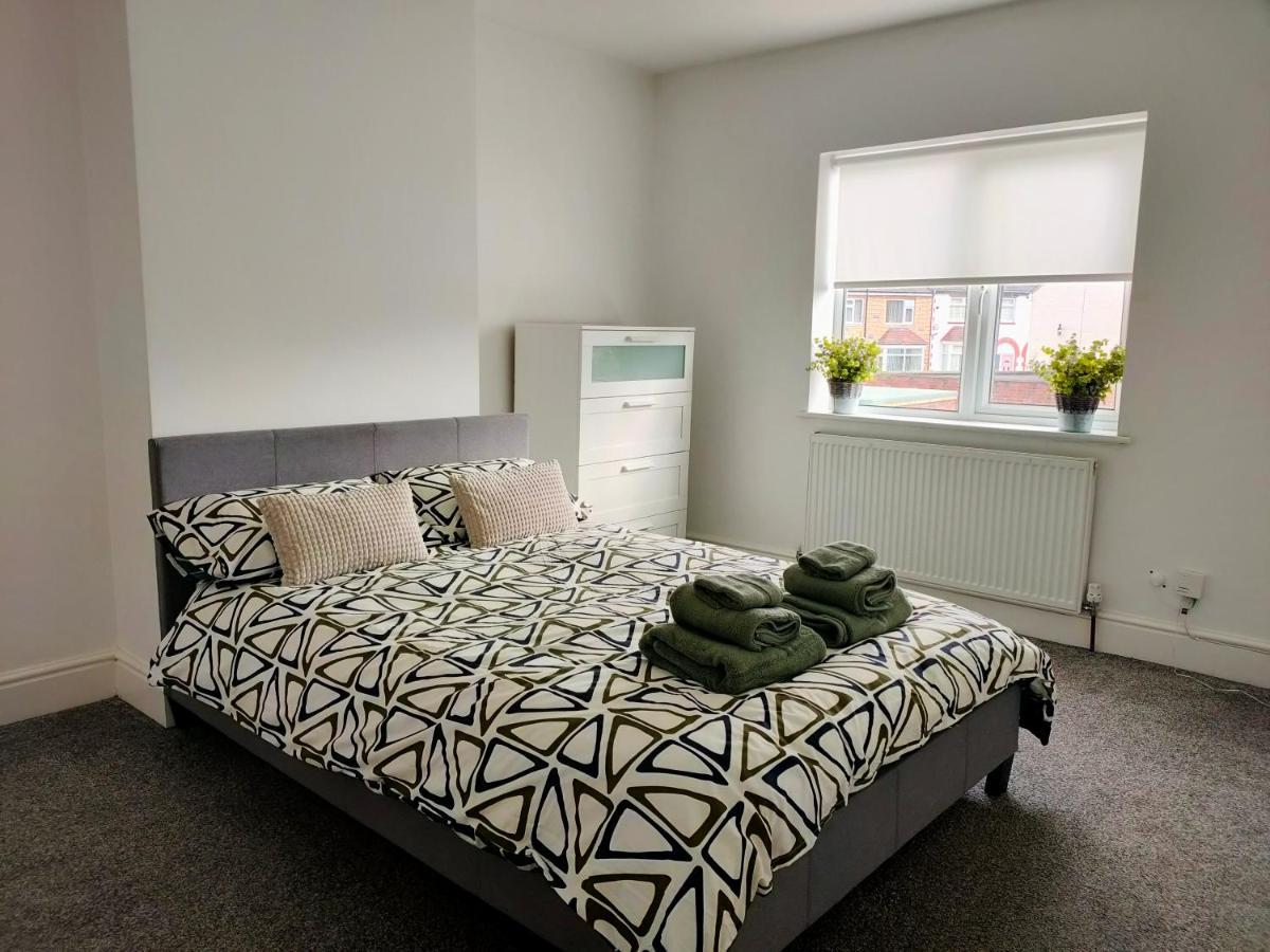 Wentworth Road Accomodation Донкастър Екстериор снимка